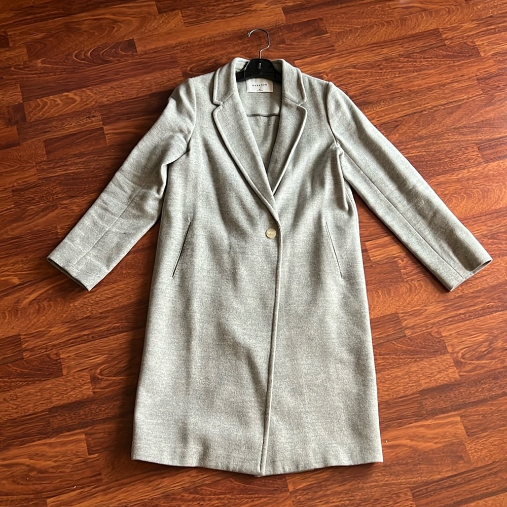 Aritzia - Babaton Stedman Coat in Grey - Picture 1 of 3